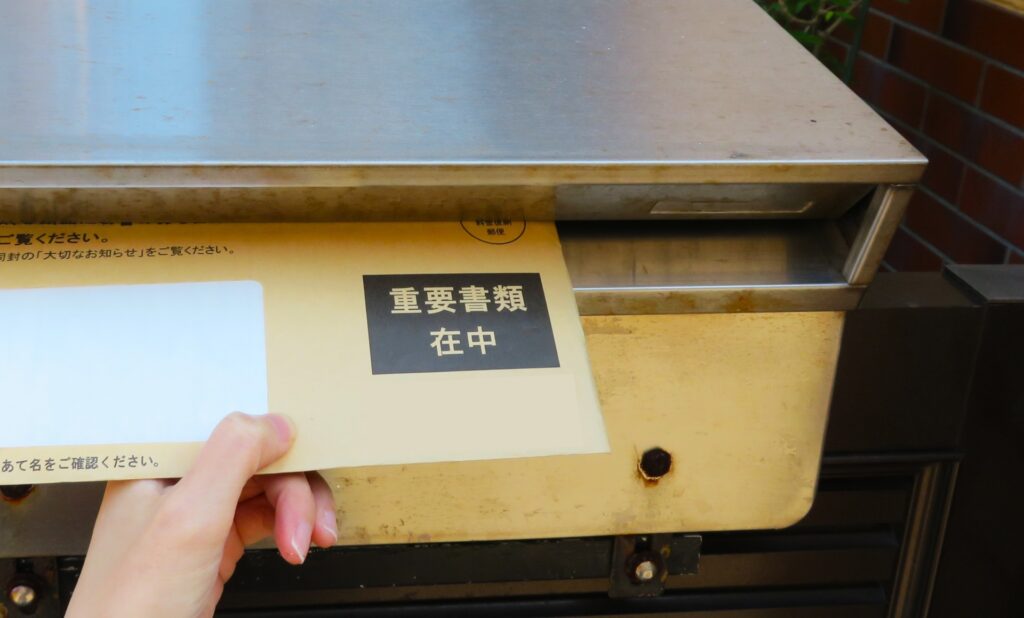 郵便物や荷物を保管しているイメージの画像
