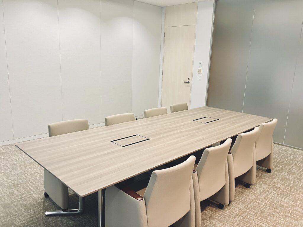 店舗や会議室がイメージできる画像